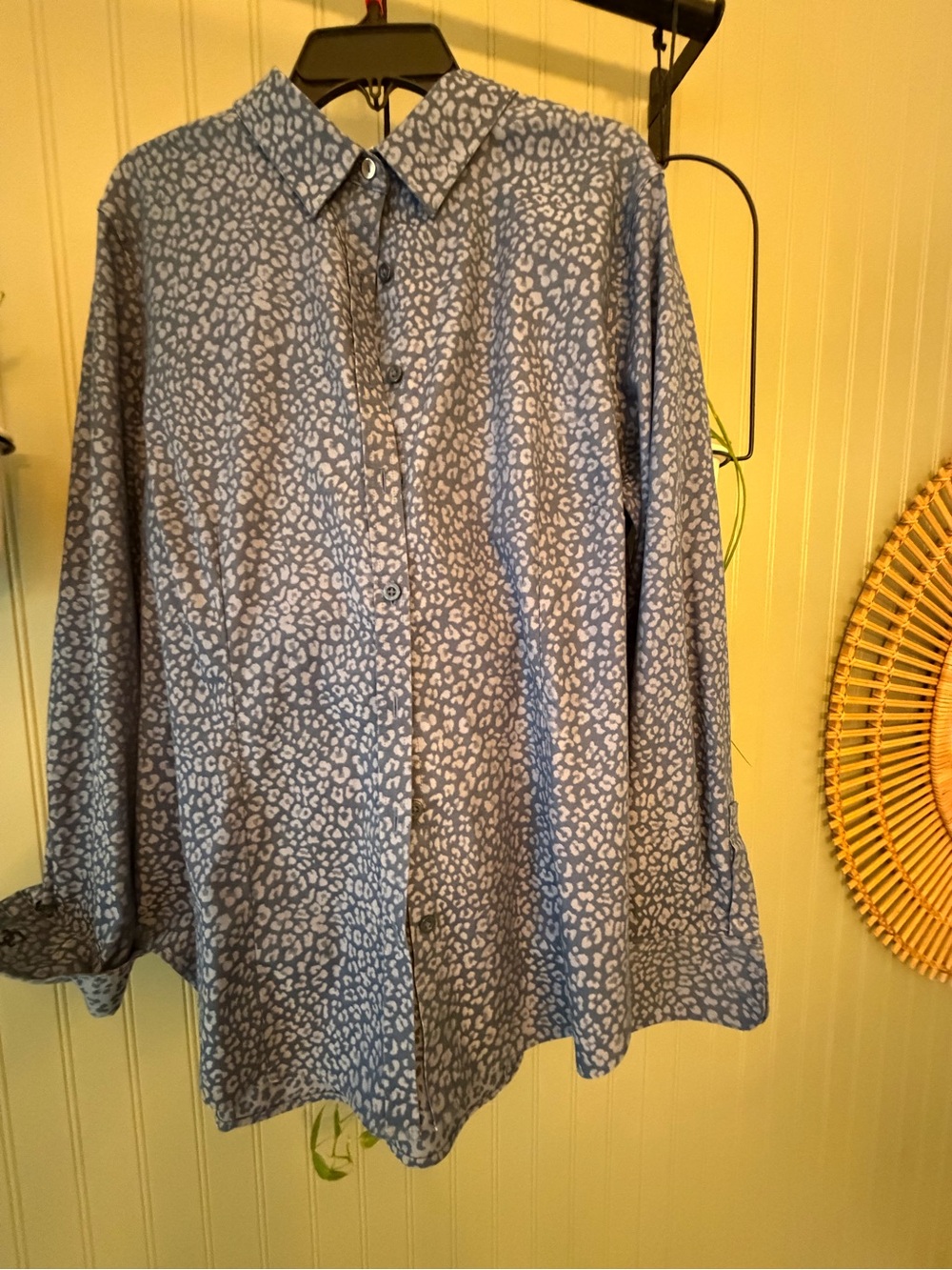 Chico's Navy& Light Blue Animal print top size 10/12 no iron - transitional fall
